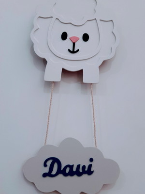 Ovelhinha com led e plaquinha com nome do bebe