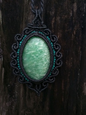 Colar de macramé com pedra amazonita