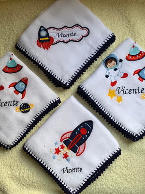 Kit fraldas de passeio bordadas espaço