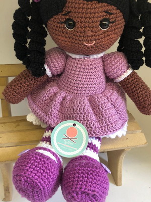Bonequinha em amigurumi