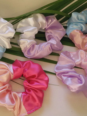 Scrunchie basico de cetim dual color