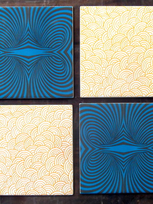 Azulejos decorados efeitos ópticos azuis e círculos 2 pares