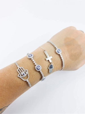 Pulseira de prata 925 com banho de ródio e pedras.