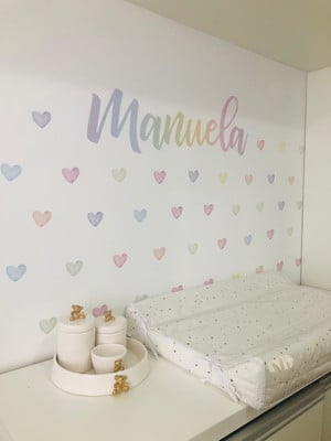 Adesivo de parede nome e corações aquarela
