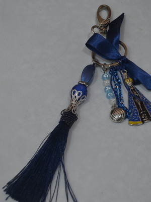 Chaveiro de nossa senhora aparecida resinado,pom pom