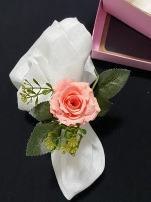 Conjunto com 6 guardanapos e 6 porta guardanapos rosa