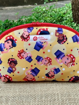 Necessaire em tecido estampa super mulheres