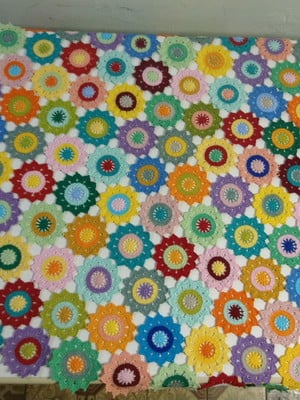 Toalha de mesa em crochê hexagonal
