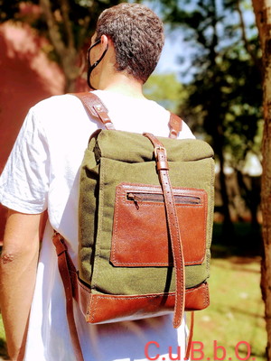 Mochila de couro e lona