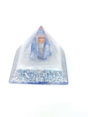 Pirâmide orgonite 6x6 cianita azul | santa palha