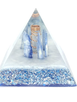 Pirâmide orgonite 7x7 cianita azul | santa palha