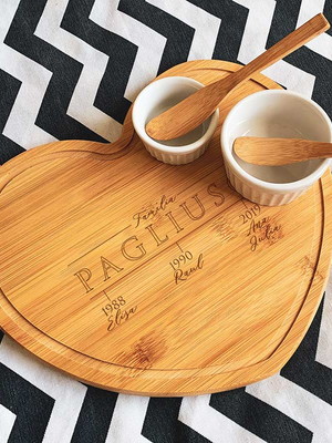 Conjunto com tábua e potinhos para petiscos coração - linha