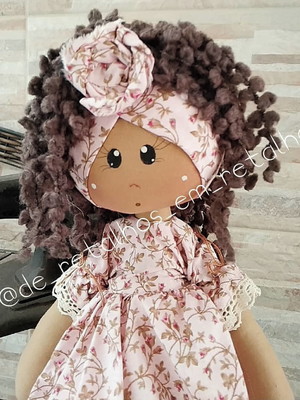 Boneca de brincar negra