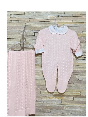 Saída de maternidade rosa trançada