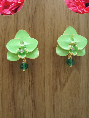 Brinco orquídea esmaltado verde dourado