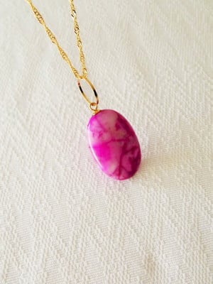Colar ágata rosa mesclada natural folheado a ouro 18k.
