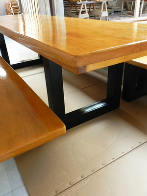 Mesa rustica maciça 3,0mtx85cm + 2 bancos pés de ferro
