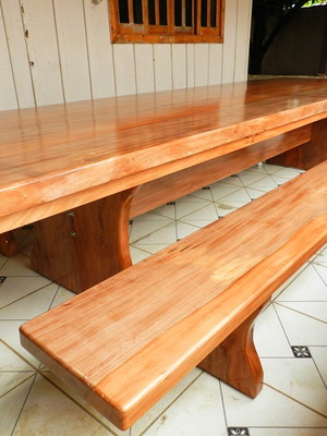 Mesa rustica madeira jequitibá 4mts + 2 bancos - 16 lugares