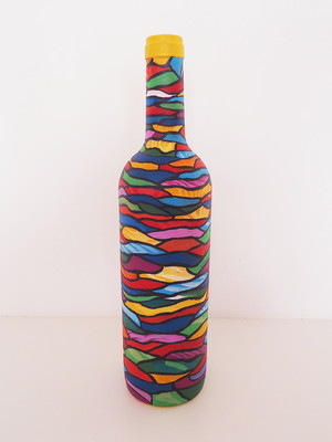 Garrafa pintada multicolorida