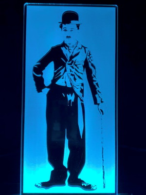 Luminária mesa/bancada acrílíco led 3d rgb-charlie chaplin 3