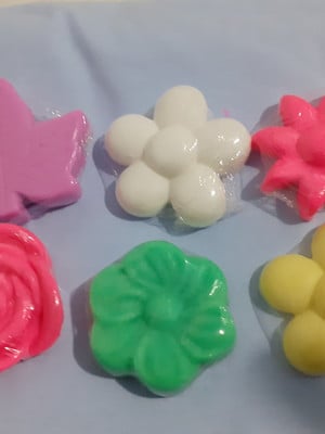Mini sabonetes flores sortidas