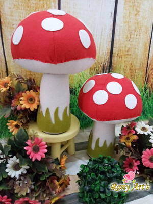Cogumelos em feltro 28cm e 22cm