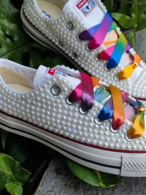 All star com perolas e fita tie dye