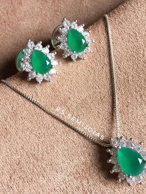 Conjunto gota esmeralda e trillion