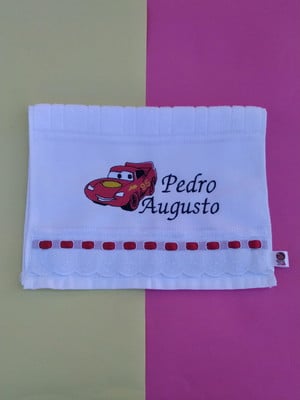Toalha lavabo bordada com nome imagem e barrado de passa fit