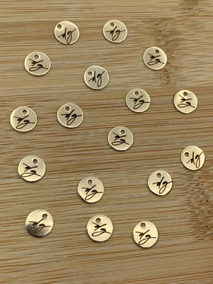 Plaquinha 6mm com sua logo (100un)