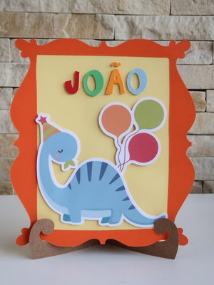 Enfeite de mesa quadrinho com nome - dinossauro