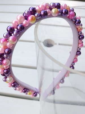 Tiara média bordada com pérolas rosa, lílás, roxo e mesclada