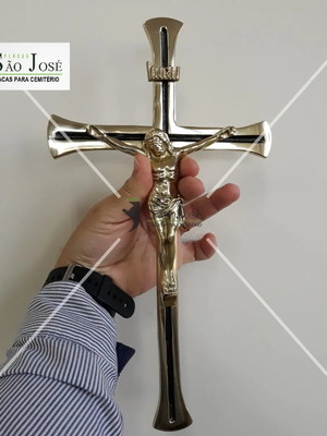 Crucifixo em bronze