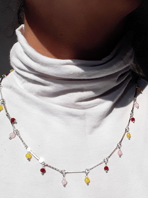 Colar com bolas de ágata e cristal