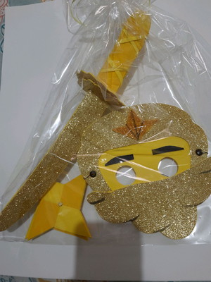 Lembrancinha kit ninjago dourado, estrelas,máscara e espada