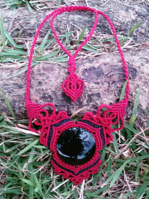 Colar de macramê pedra obsidiana