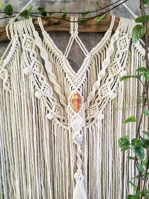 Painel macrame com pedras brutas calcita laranja cristal