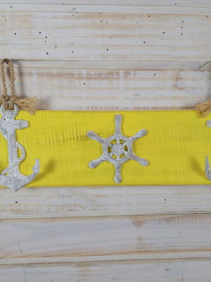 Pendurador náutico em madeira (amarelo)