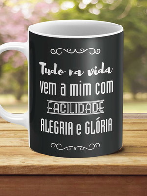 Caneca tudo na vida vem com facilidade, alegria e glória