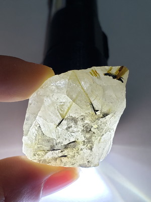 Quartzo rutilado bruto natural 22g. - universo 22
