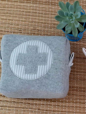 Mini necessaire farmacinha