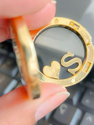 Colar capsula + pingentes - banhada a ouro18k