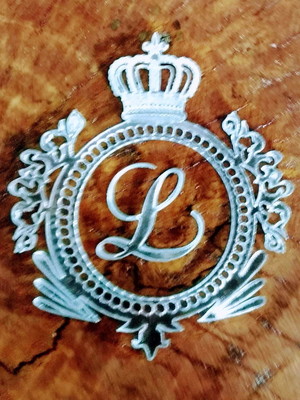 Aplique brasão acrílico espelhado 7 cm