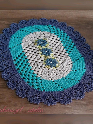 Tapete de crochê espiral com flores