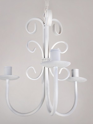 Lustre branco em ferro 3 lâmpadas para quarto