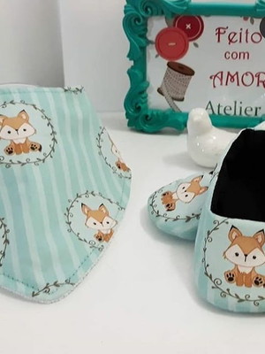 Sapatinhos para bebê com babador bandana