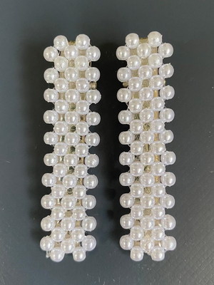 Par de hair clips com pérolas