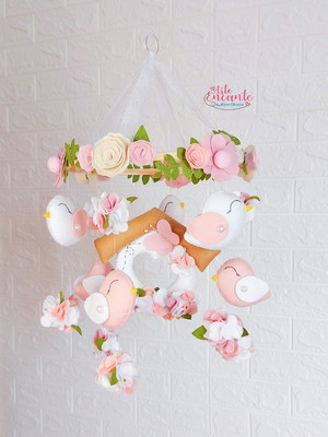 Móbile de berço passarinhos e flores