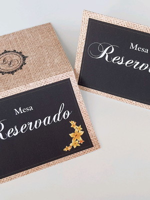 Prisma de mesa com numerações