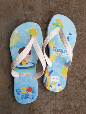 Chinelos personalizados pool party infantil